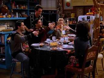 The classic outfit of ' Friends' group outing on Thanksgiving hides the code of time - Inniverse
