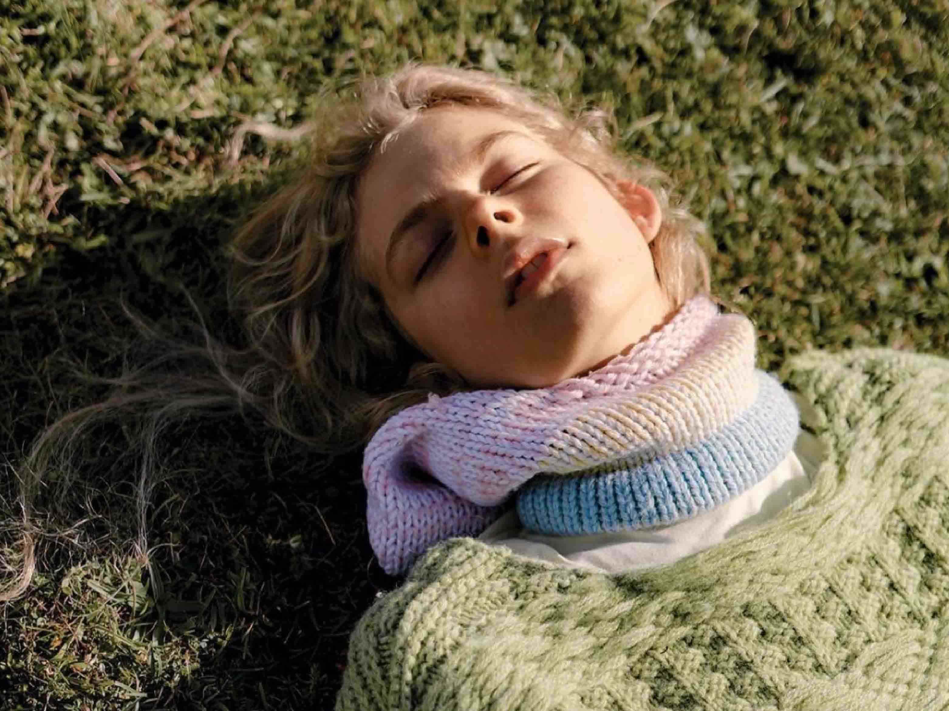 Warm Embrace: Creating the 2024/25 Autumn/Winter Women's Knitted Clothing Dream Collection