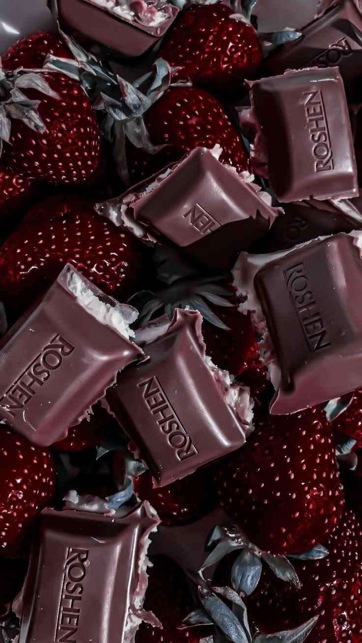 Ankela Red: A fiery Declaration of Autumn and Winter